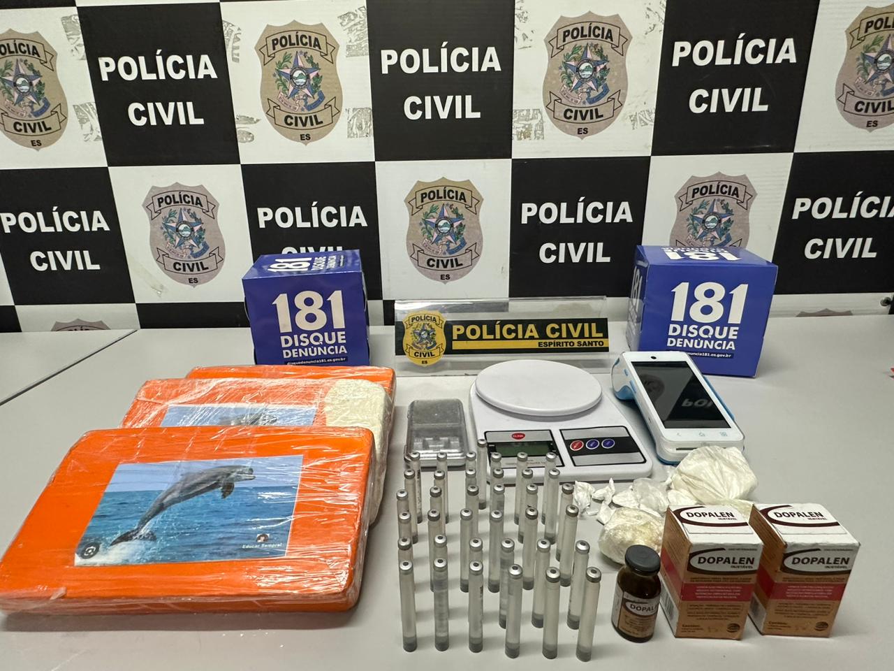 Pces Denarc Prende Em Vit Ria Homem Que Armazenava Drogas Em Casa